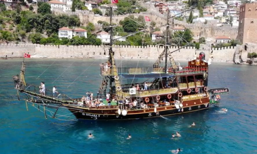 Boat Tour With Lunch In 4 Trip Kamp alanı *